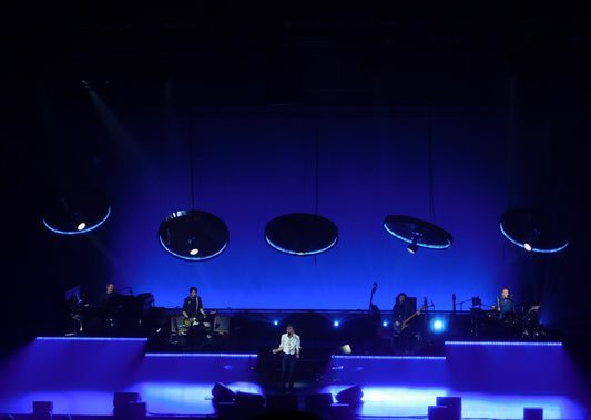 French singer-songwriter Alain Souchon touring with Wahlberg winches.