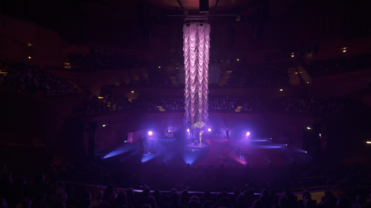 Circular Venetian contour curtain